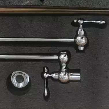 شیر پرکن قابلمه تاشو نصبشده در کنار اجاق گاز