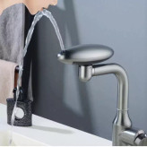 نمای نزدیک از شیر روشویی چهار حالته 360 درجه با طراحی فضایی برند City Market