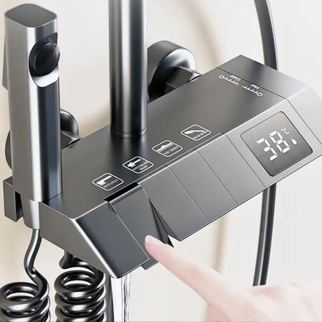 نمای نزدیک از دکمههای پیانویی کنترل فشار و دمای آب در دوش Hyshin-8099