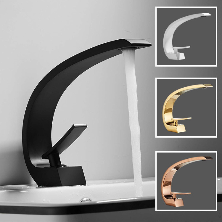 شیر روشویی مشکی از نصب شده